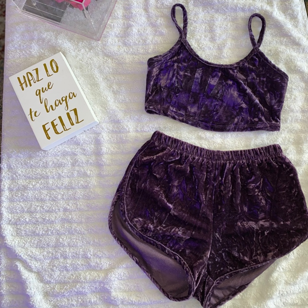 Lounge wear - Picture 1 of 1